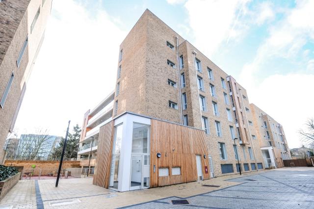 Flat Kidwells Close in Maidenhead