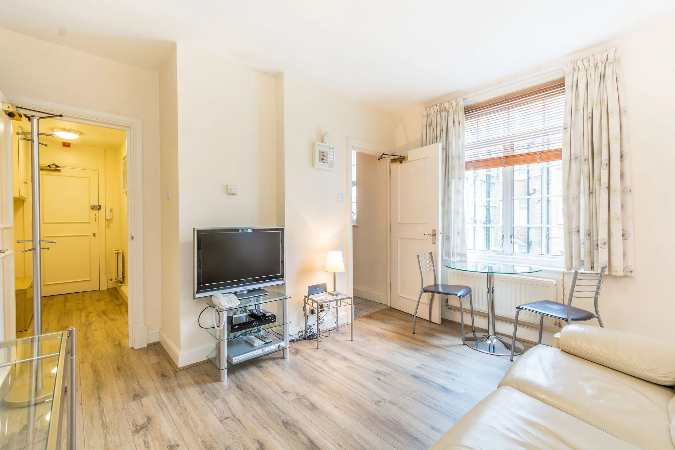 Flat Forset Street in City of Westminster