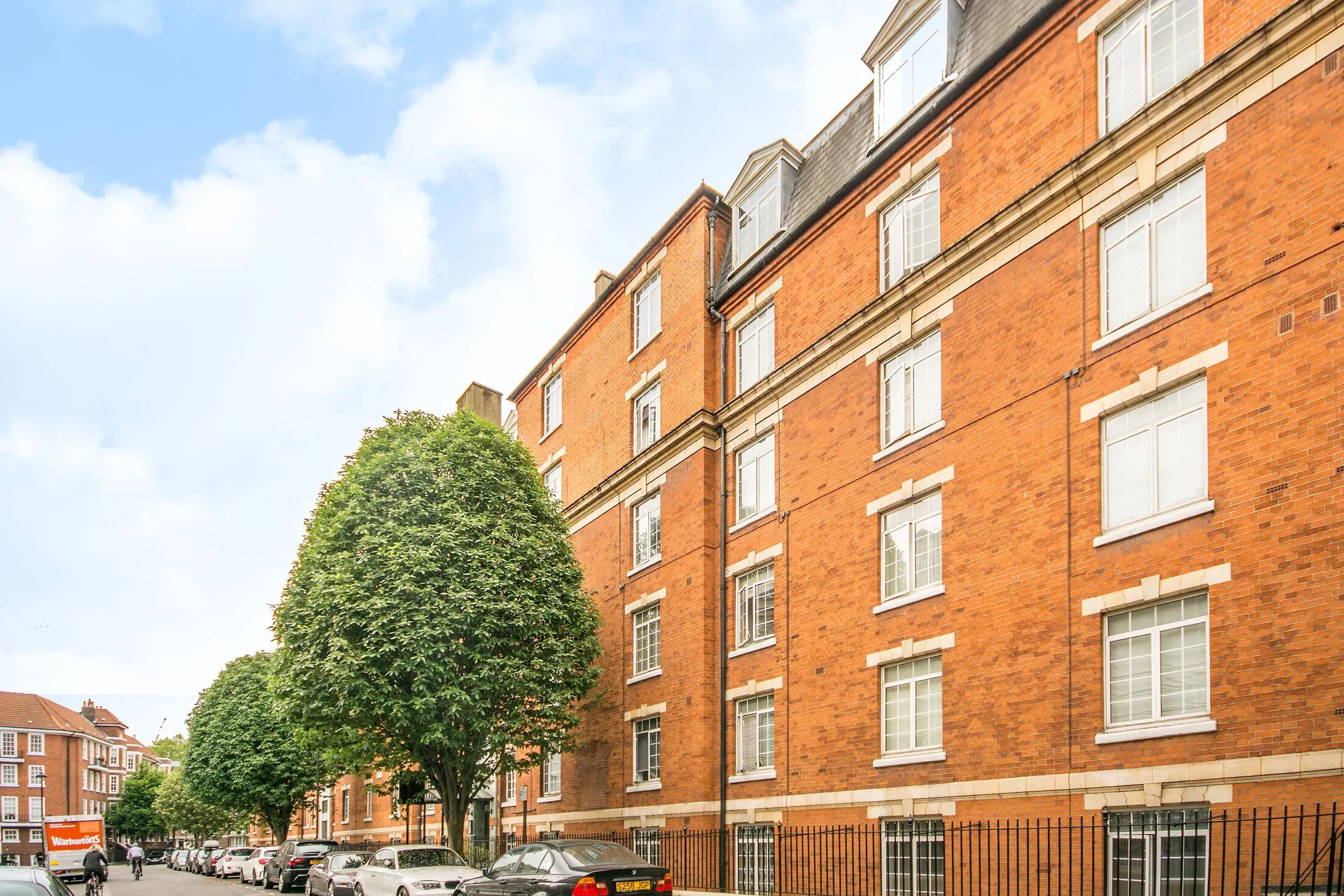 Flat Forset Street in City of Westminster