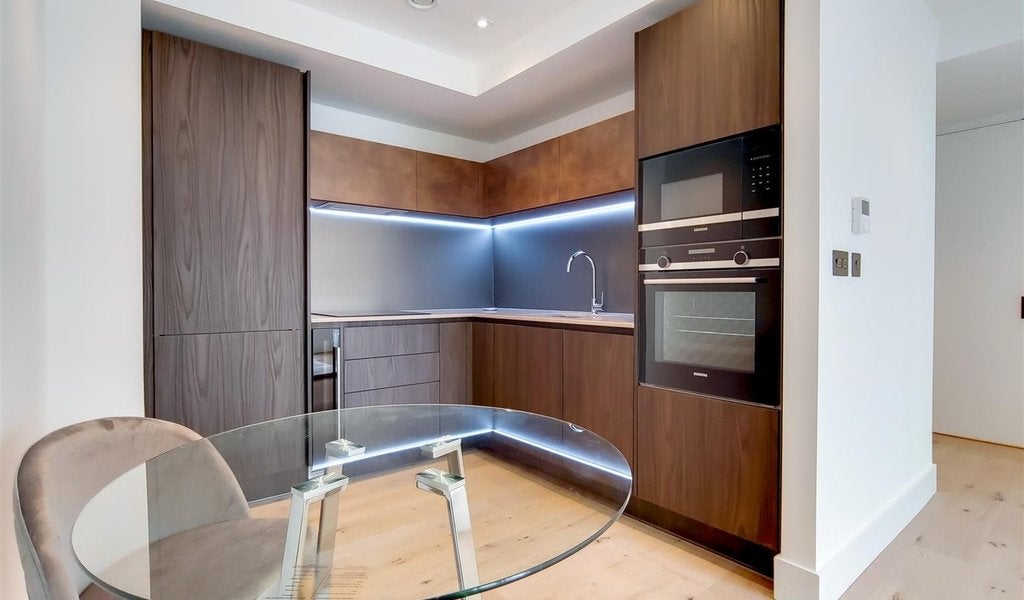 Flat Exchange Gardens in Greater London