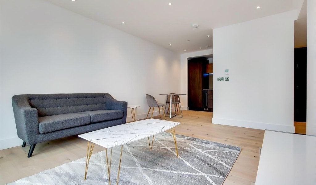 Flat Exchange Gardens in Greater London