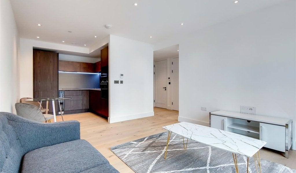 Flat Exchange Gardens in Greater London