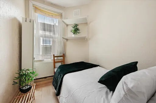 Room Northcote Avenue in Greater London