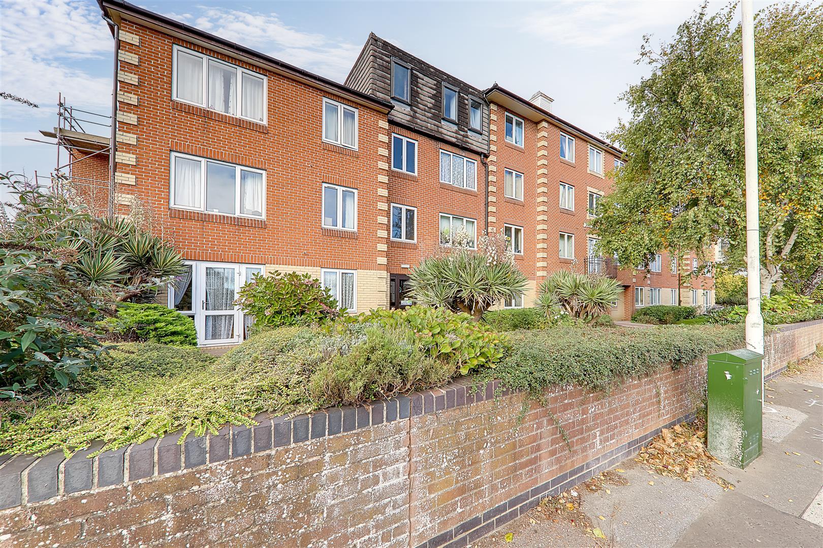 Flat Broadwater Road in Worthing