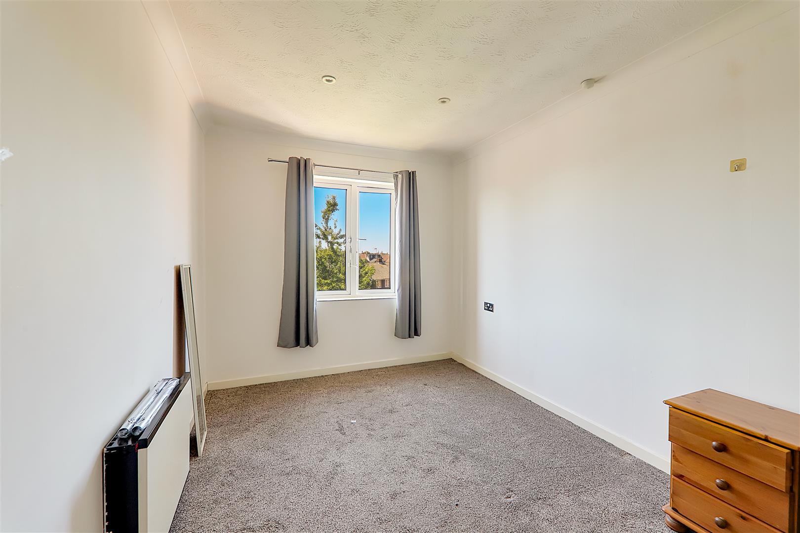 Flat Broadwater Road in Worthing