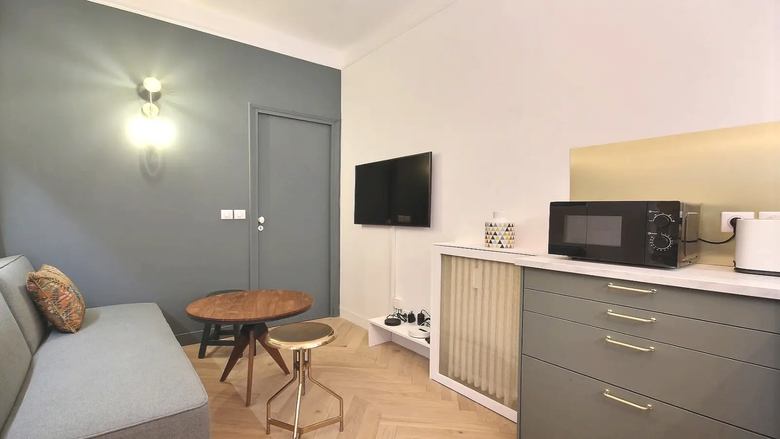Flat Place Violet in Paris
