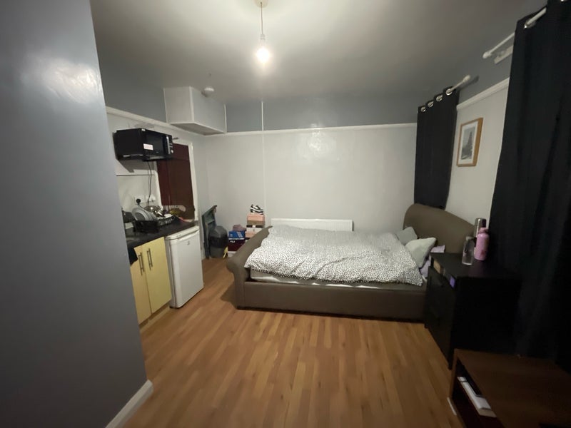 Room Pool Road in Leicester