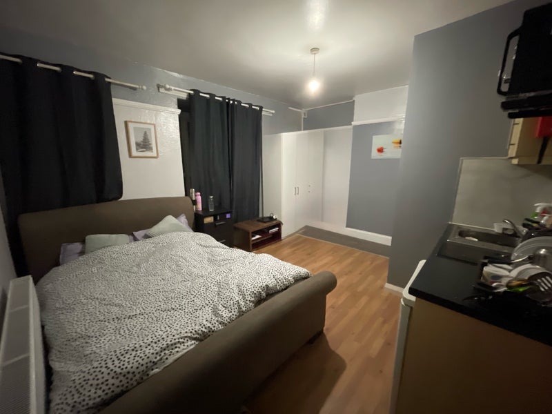 Room Pool Road in Leicester