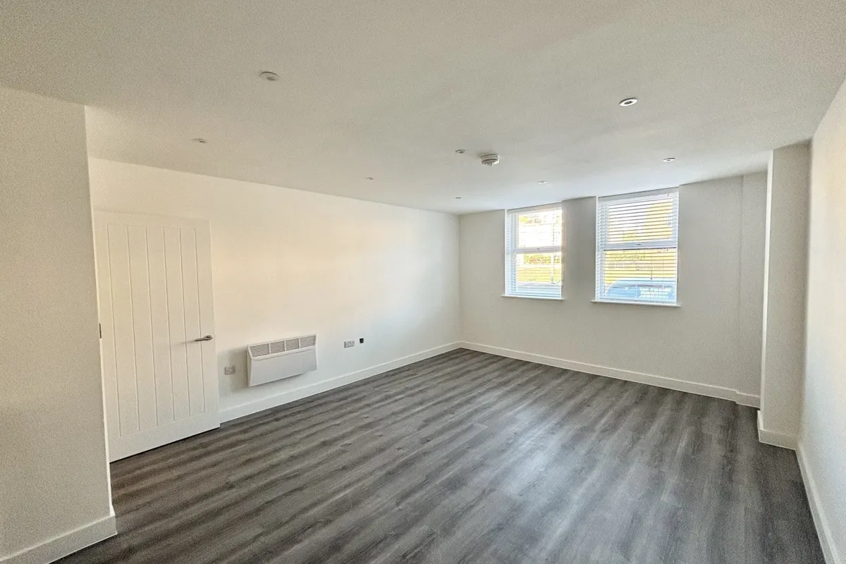 Flat Ordnance Road in Southampton