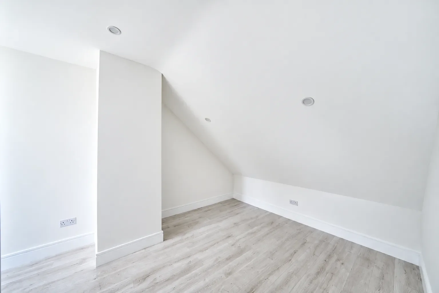 Room Mottingham Road in Greater London