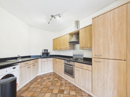 Flat Ferncliffe Road in Bradford