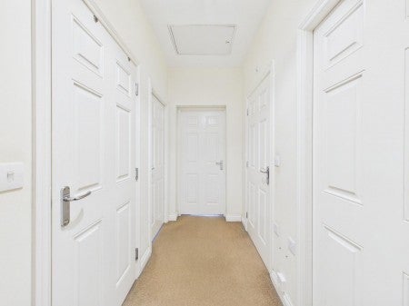 Flat Ferncliffe Road in Bradford