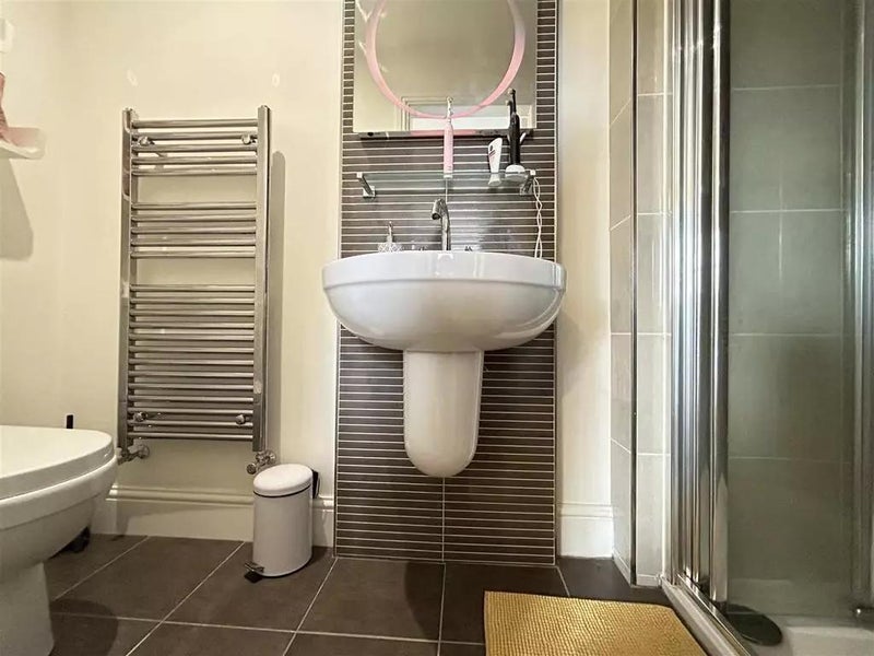 Room Corngreaves Road in Sandwell