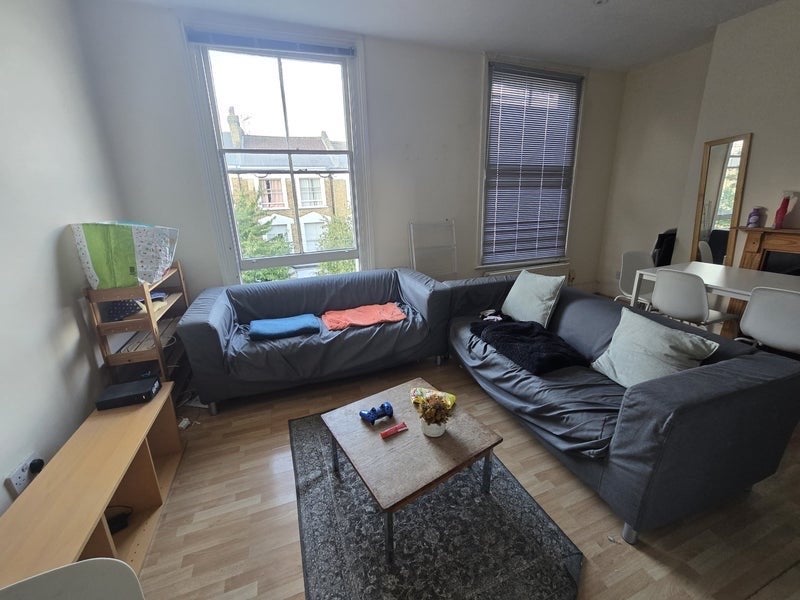 Room Hargrave Road in Greater London