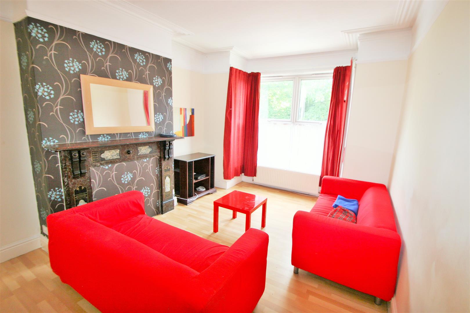 Flat Richmond Avenue in Leeds