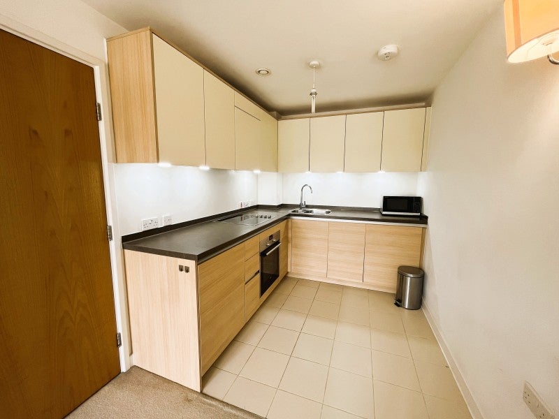 Flat Empire Way in Greater London