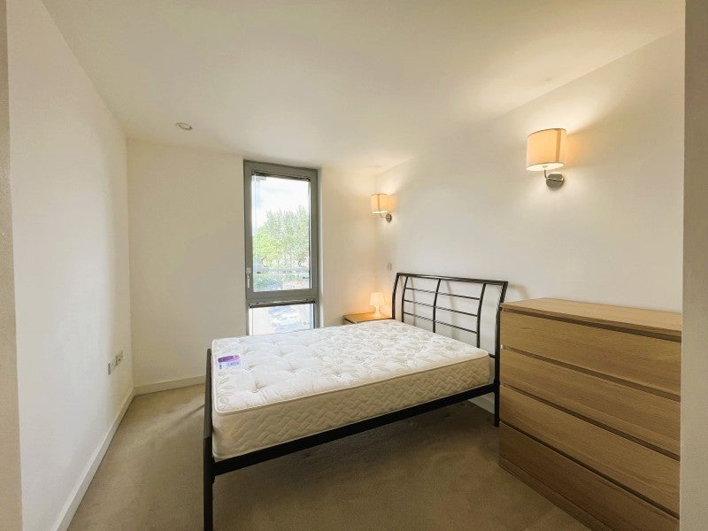 Flat Empire Way in Greater London
