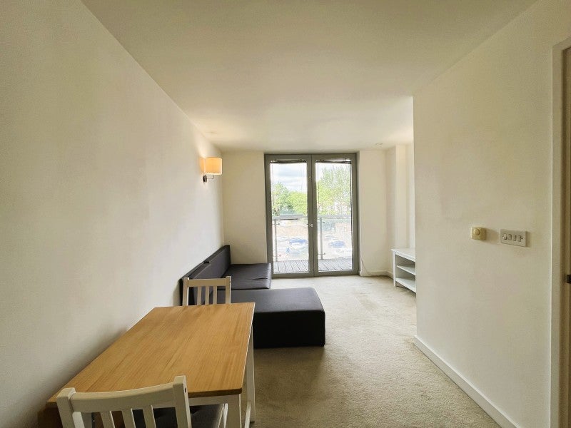 Flat Empire Way in Greater London