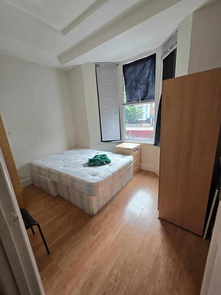 Flat Winchelsea Road in Greater London