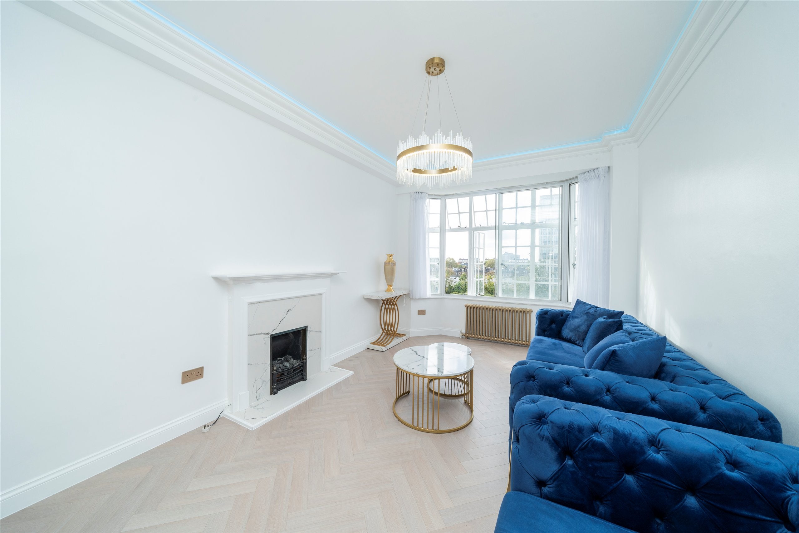 Flat Warwick Gardens in Greater London