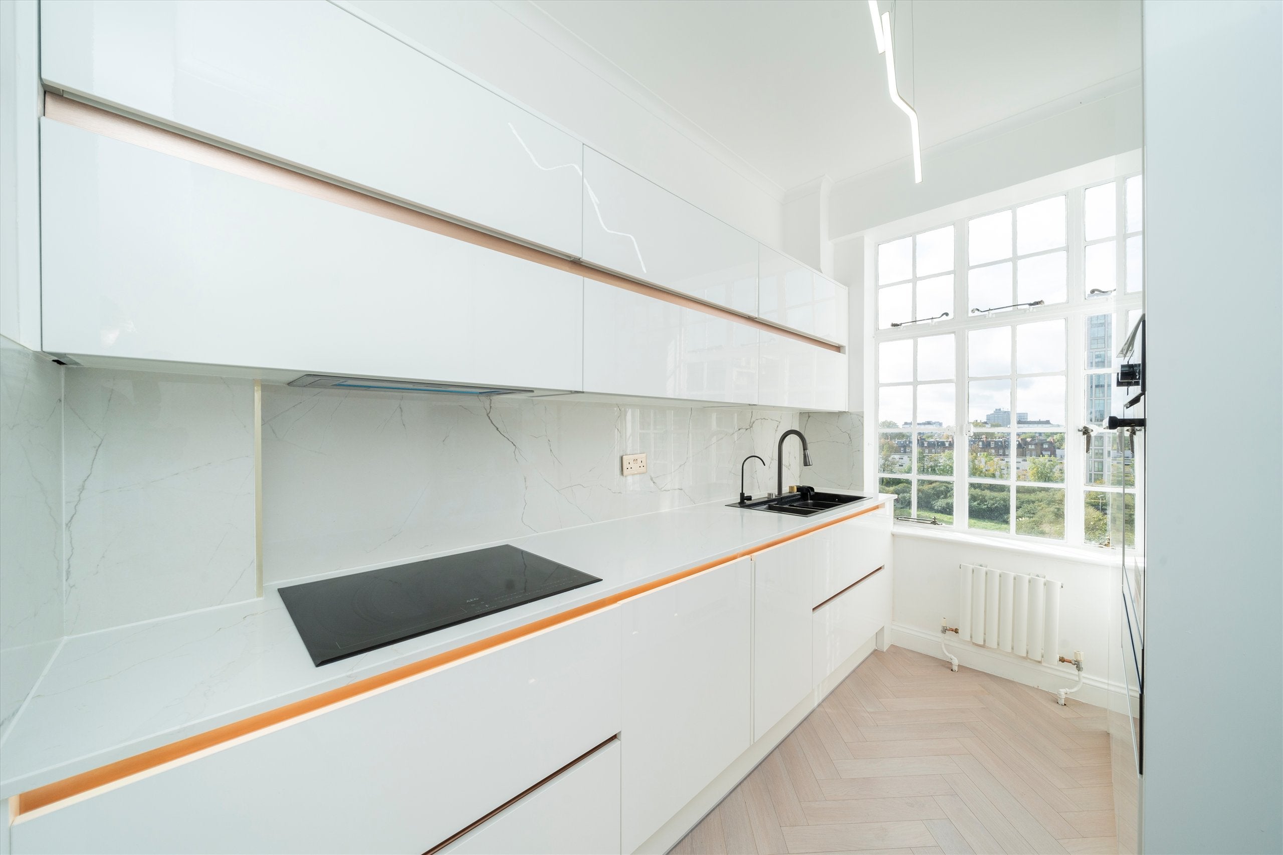 Flat Warwick Gardens in Greater London