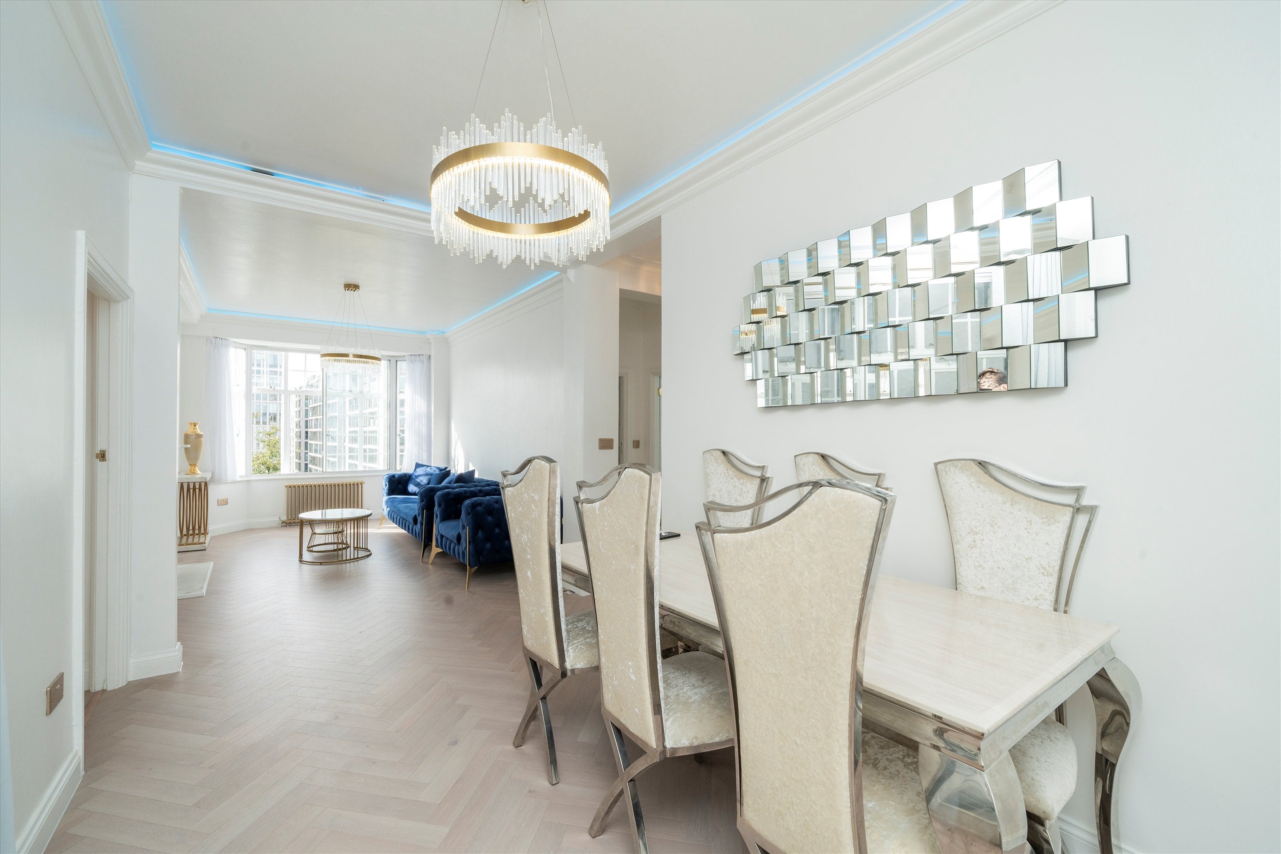 Flat Warwick Gardens in Greater London