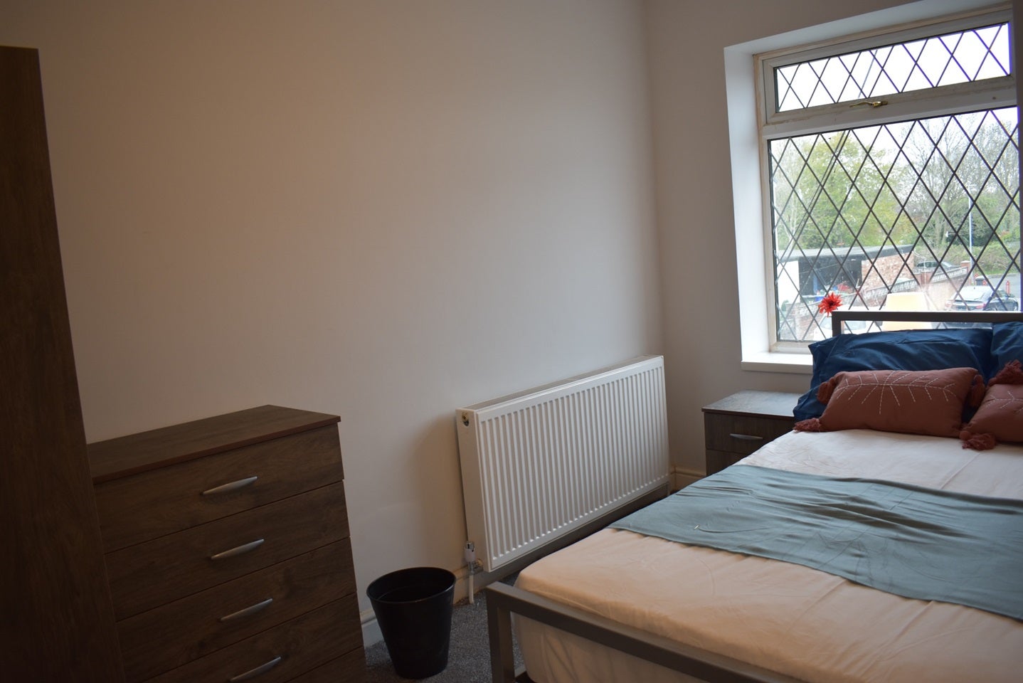 Room Moorside Street in Tameside