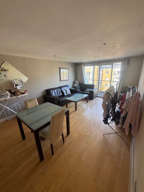 Room Smugglers Way in Greater London
