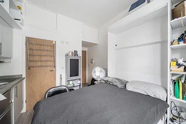Flat Lee High Road in Greater London