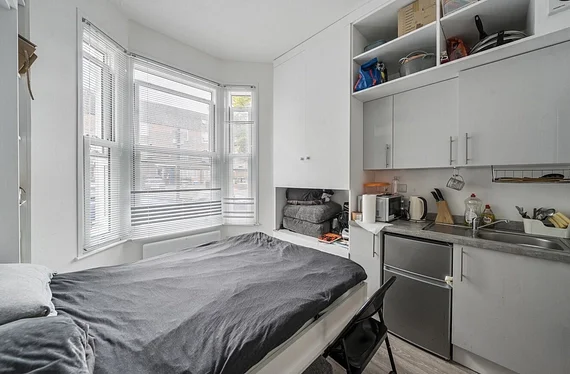 Flat Lee High Road in Greater London
