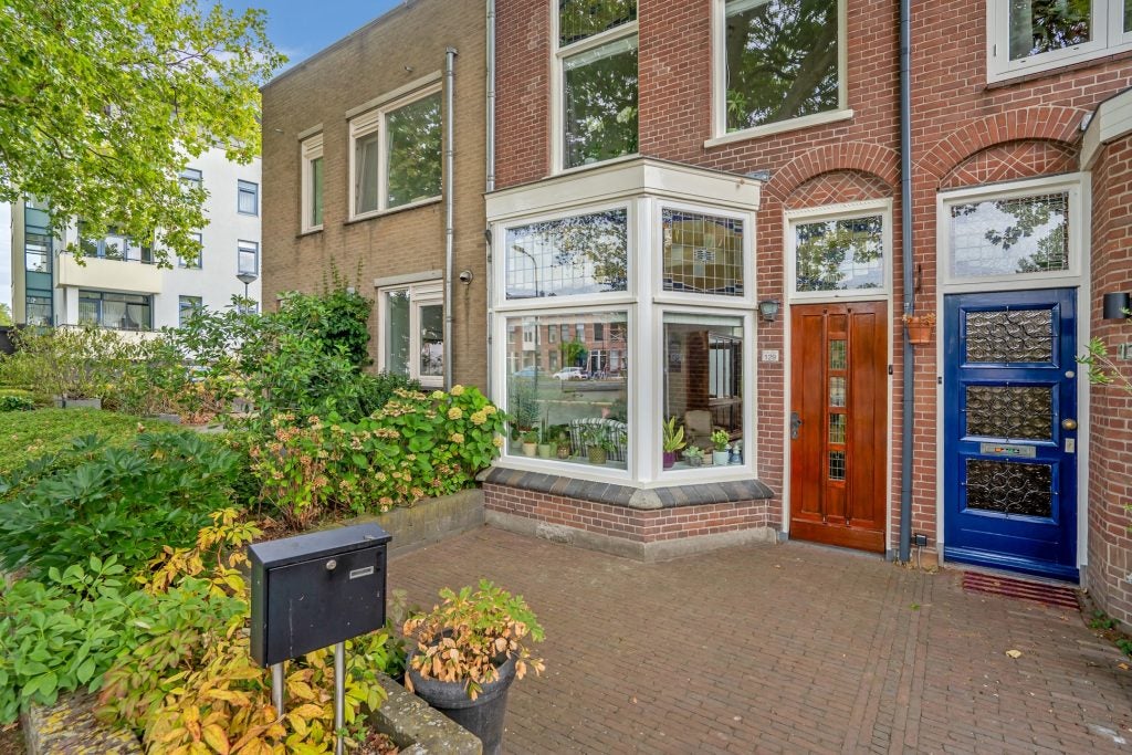 Tussenwoning te koop: Delftweg 129, Rijswijk