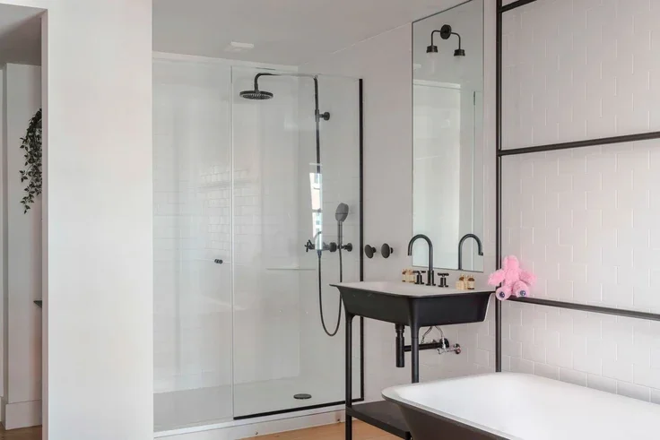 Flat Long Acre in City of Westminster