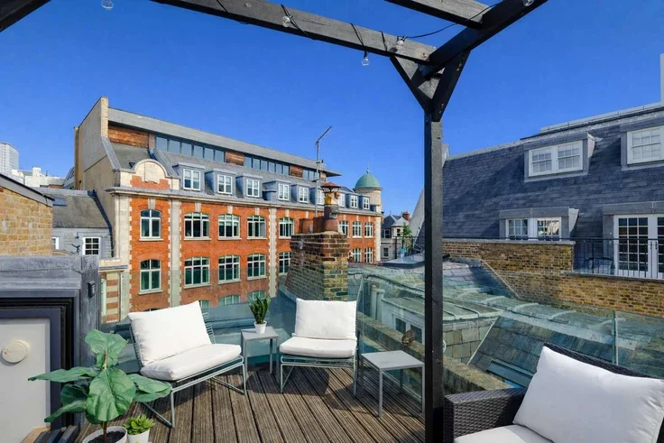 Flat Long Acre in City of Westminster