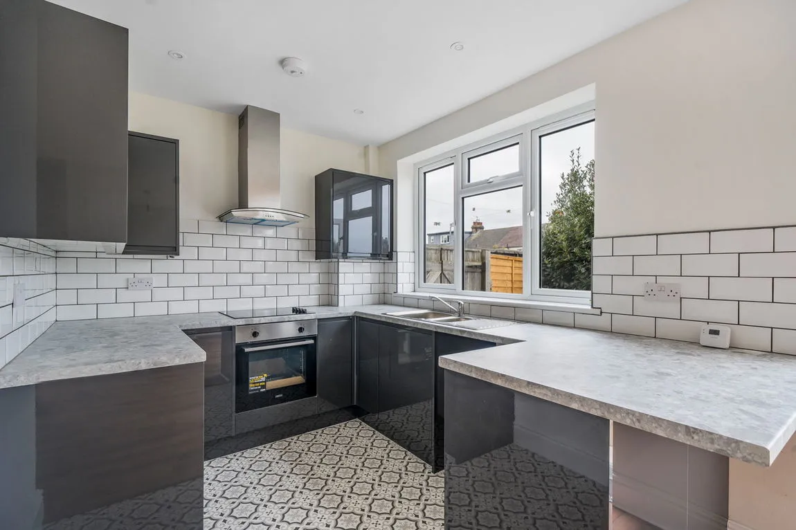 Flat Larkfield Avenue in Gillingham