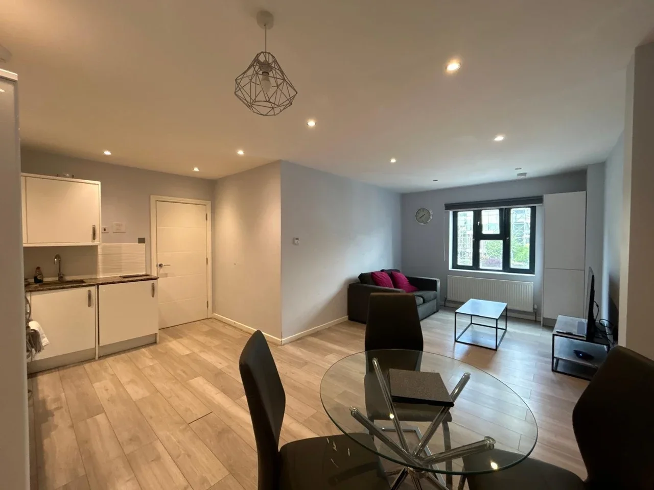 Flat Bath Road in Greater London