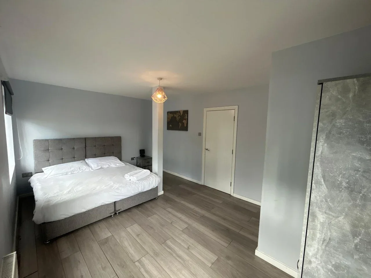 Flat Bath Road in Greater London