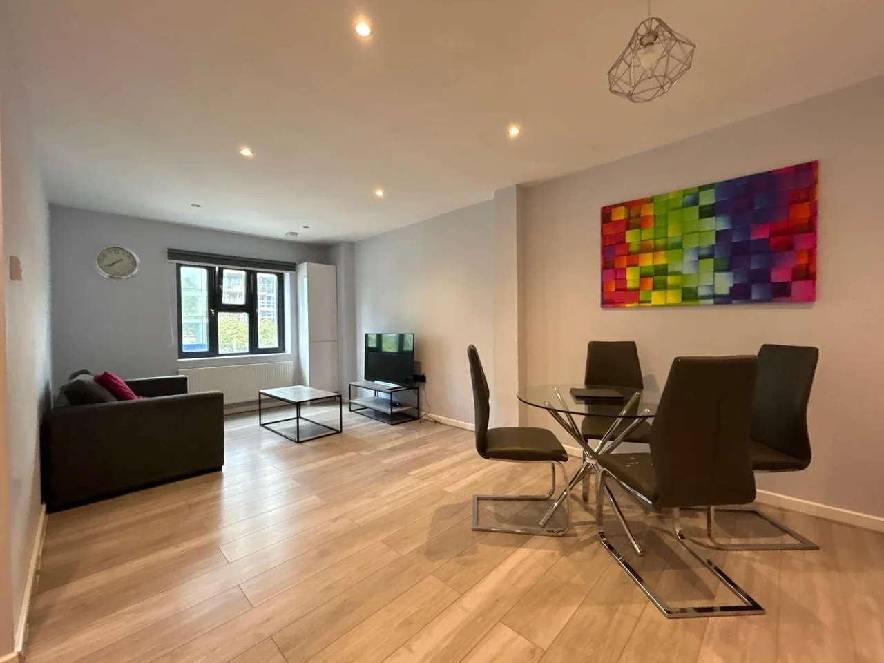 Flat Bath Road in Greater London