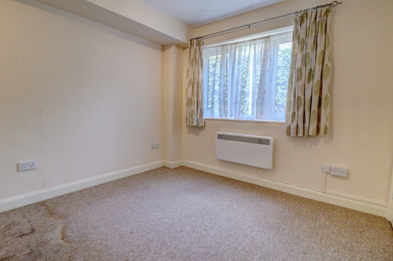 Flat Wyatt Close in High Wycombe