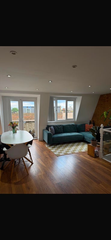 Room Stoke Newington High Street in Greater London