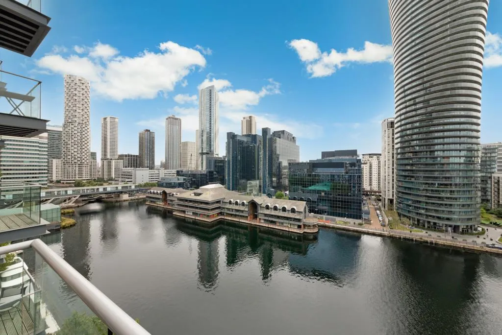 Flat Millharbour in Greater London