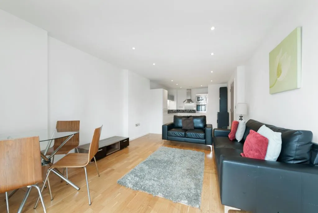 Flat Millharbour in Greater London