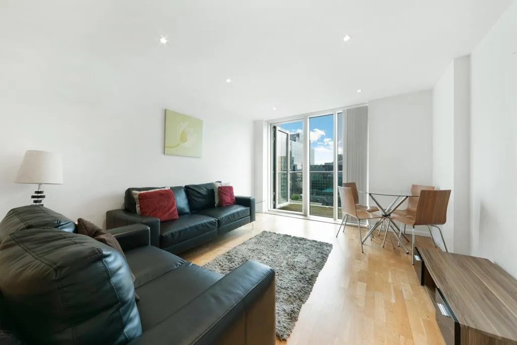 Flat Millharbour in Greater London