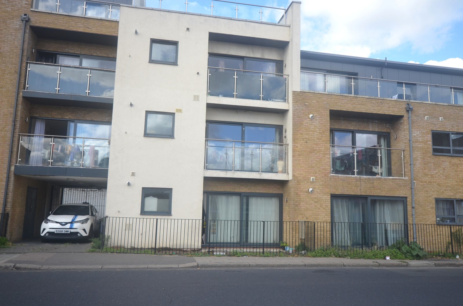 Flat Cranbrook Road in London