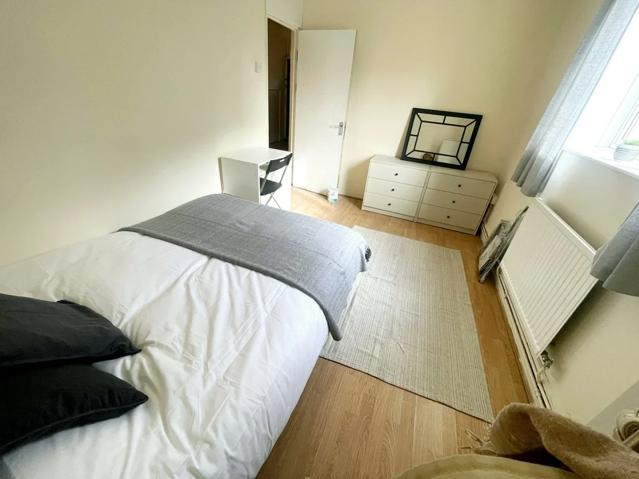 Room Masjid Lane in Greater London