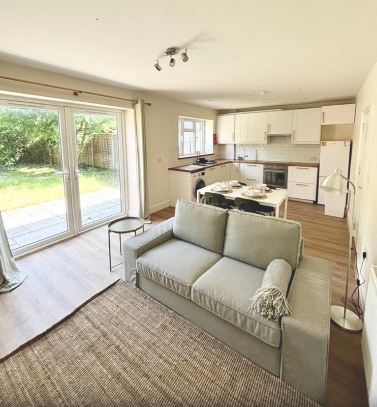 Room Hilary Road in Greater London