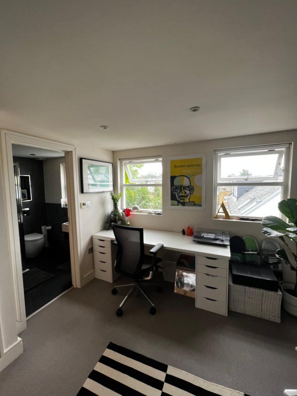 Room Reynolds Road in Greater London