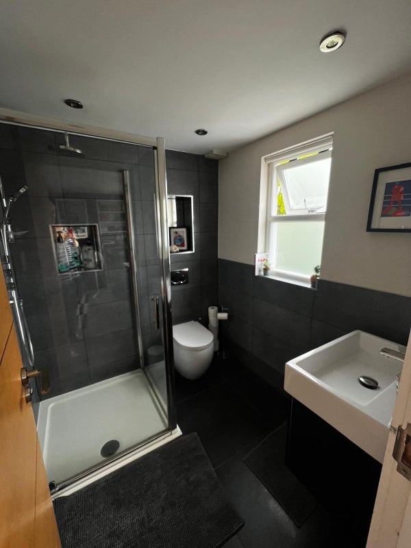 Room Reynolds Road in Greater London