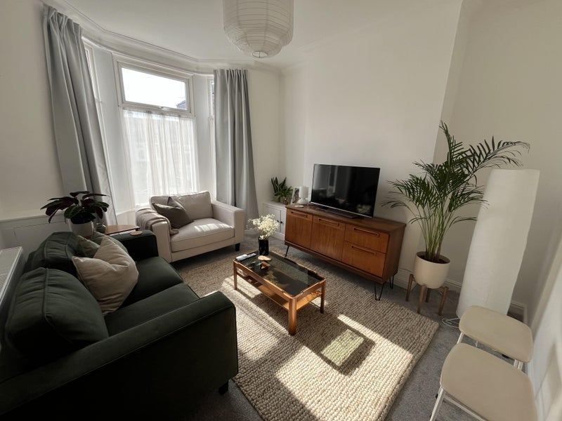 Room Kempton Road in Liverpool