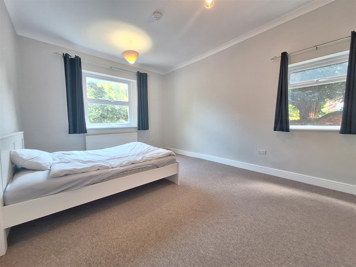 Flat Henley Road in Reading