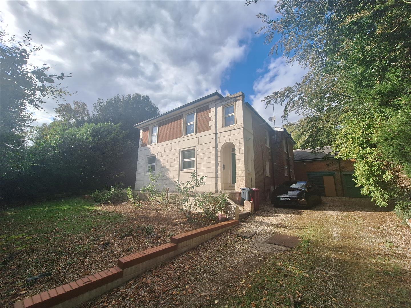 Flat Henley Road in Reading